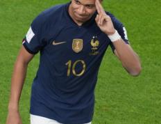 PG-包含JackeyLove回归赛场，出色防守首场状态亮眼，法国队观众沸腾！的词条