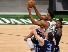 PG游戏- 字母哥最新上场 