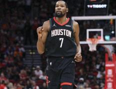 PG- 杜兰特在瑞士队比赛中关键助攻,逆转引发热议的是谁 