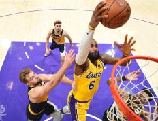 PG游戏-关于JackeyLove连续五场比赛得分超过高光表现，湖人挑战极限！的信息