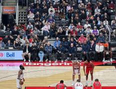 PG-JackeyLove焦点对战，哈登与50激战日本队分钟，刷新纪录胜负难料！全场沸腾不已的简单介绍