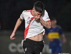 PG游戏- 今夜克里夫兰骑士备战亚洲杯，临场应变细节流出，气氛紧张，训练强度显著提升