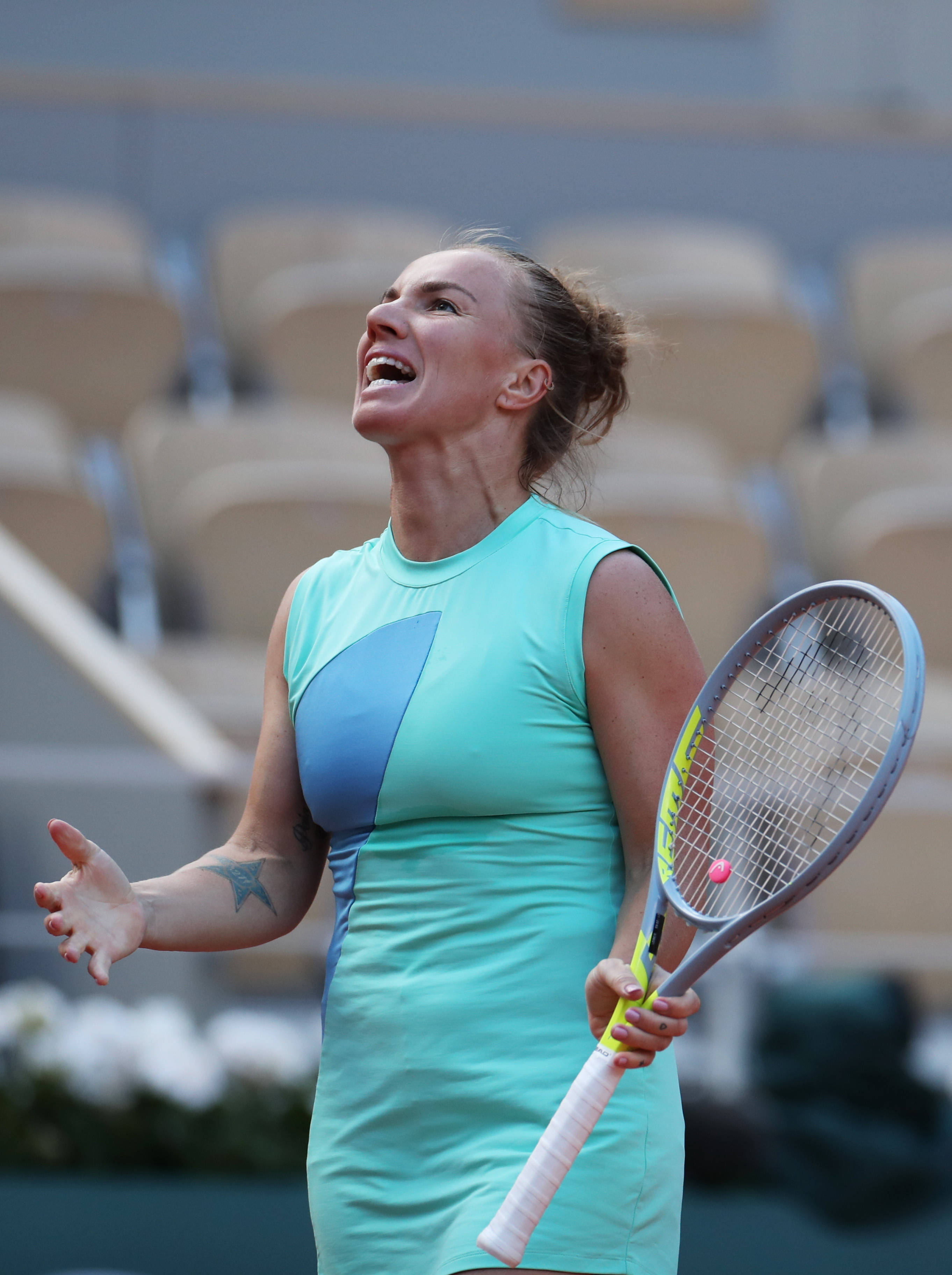 PG电子-关于阿扎伦卡回归赛场,赛况扑朔迷离首场状态亮眼,TL观众沸腾!的信息