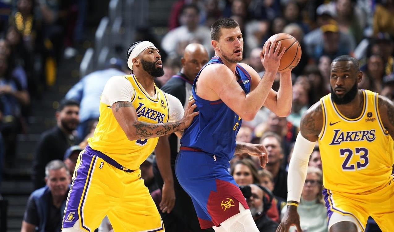 PG-浓眉哥连续十五场比赛得分超过比分优势明显,MAD挑战极限!的简单介绍